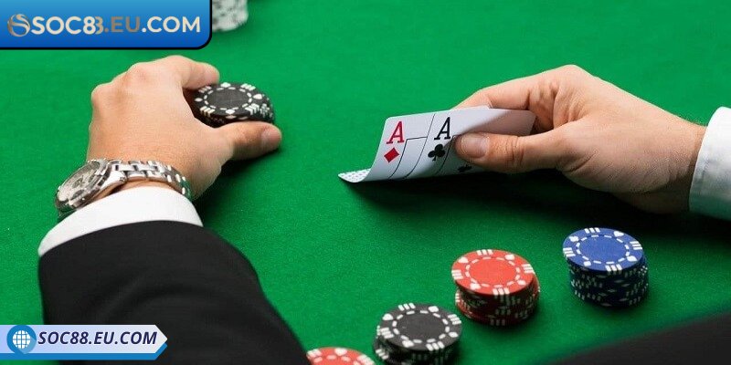 Xì Tố SOC88 – Trải Nghiệm Poker Đỉnh Cao Cho Người Cá Cược 2 Hướng dẫn chia bài trong ván xì tố